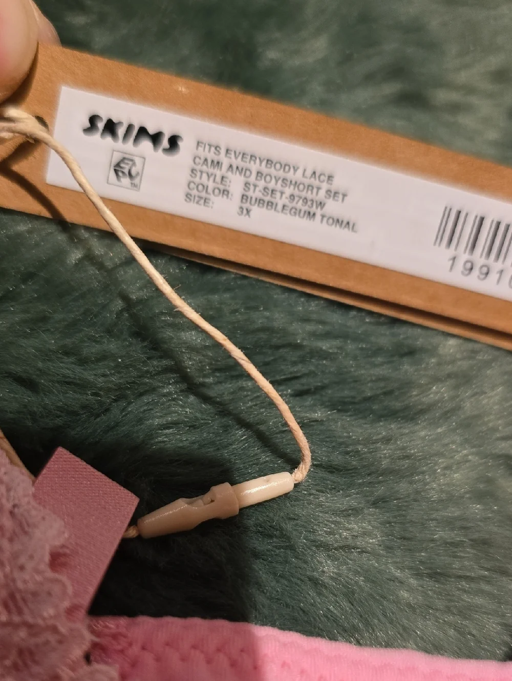 SKIMS Bubblegum Tonal Lace Cami - Pink - Picture 2 of 3